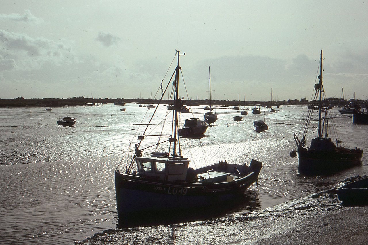 Embarcaciones pesqueras en el mar en 1992